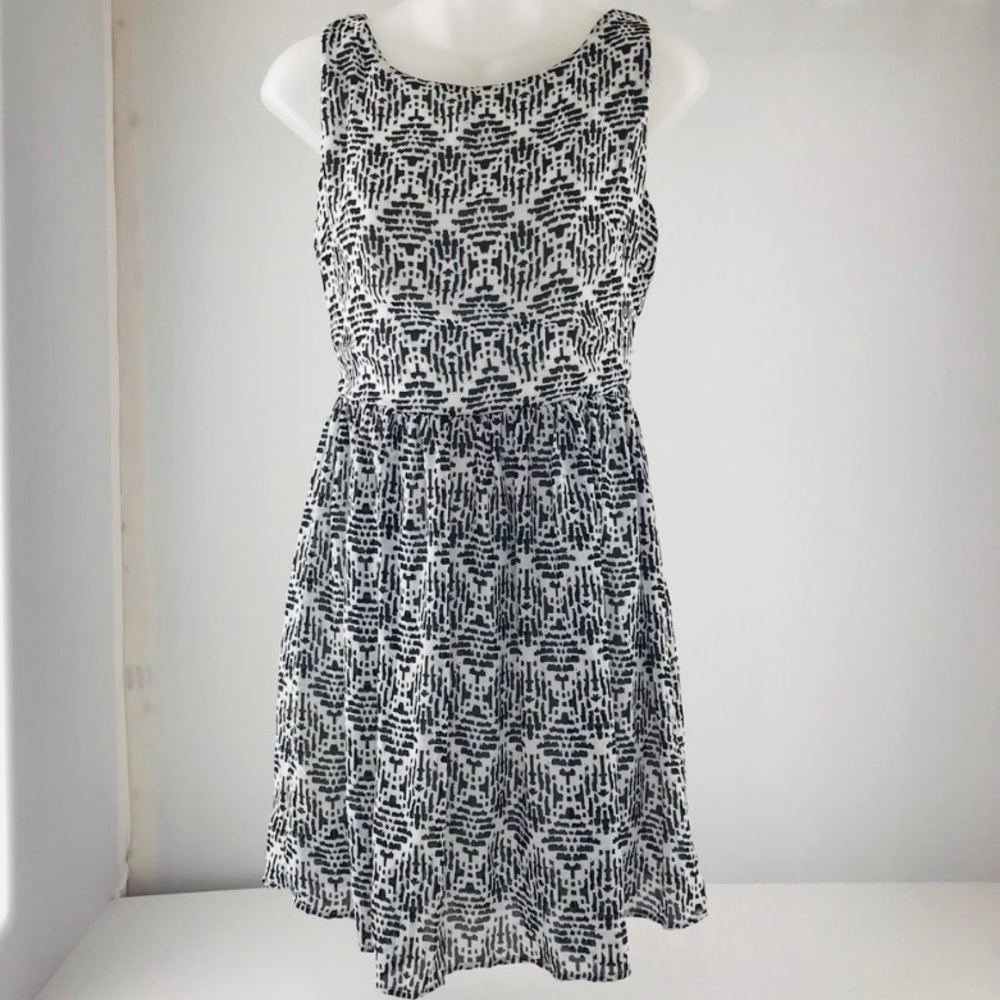 SIB Black And White Geometric Pattern Dress